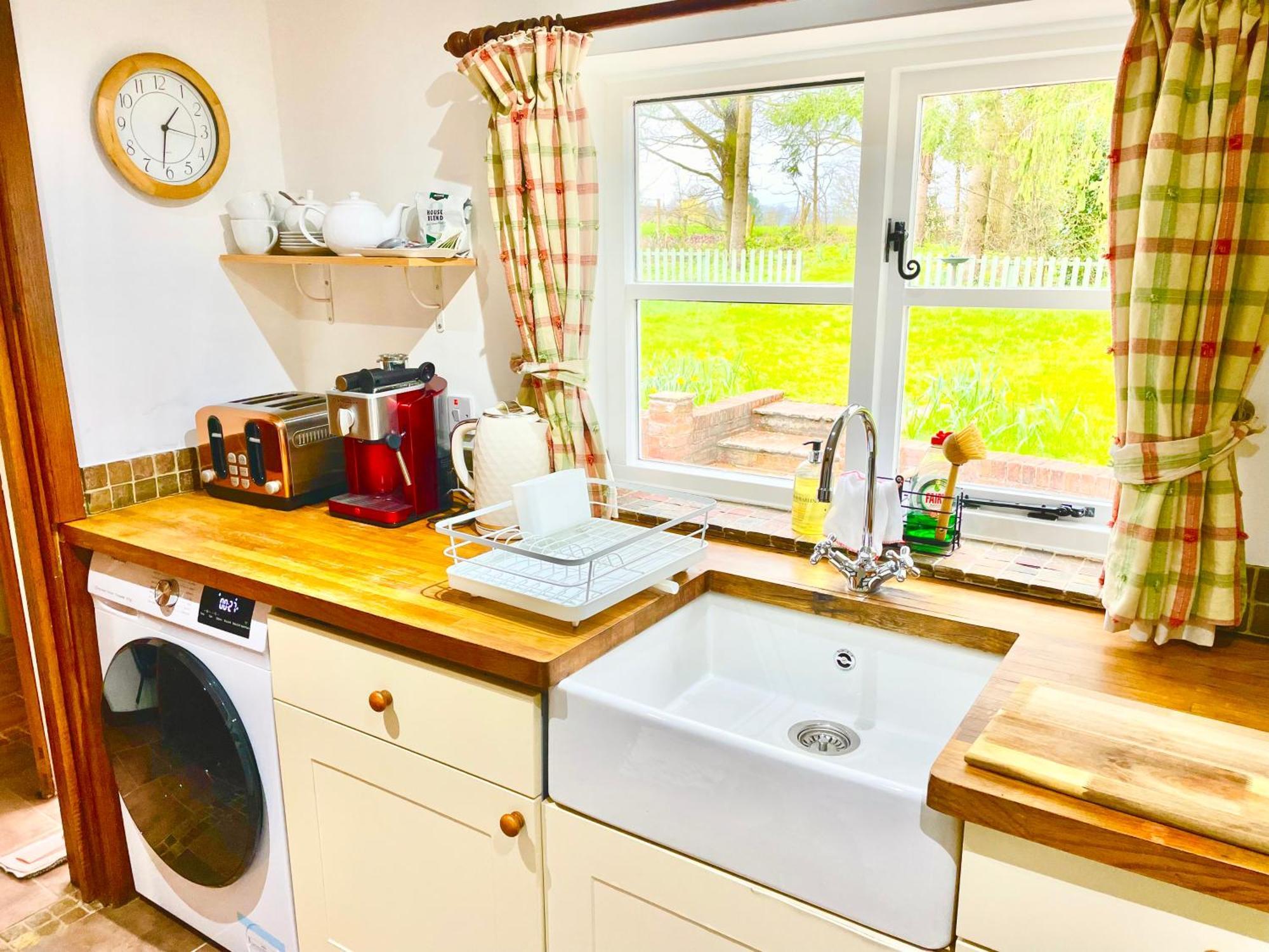 Pool Cottage Bed!-2 Bed Cottage With Dog Walking Trails And Local Pub On Your Doorstep! Popular Walking Trails Nearby-Malvern Hills And The Brockhampton Estate- Peaceful Village On The Border Of Hereford And วุร์สเตอร์ ภายนอก รูปภาพ