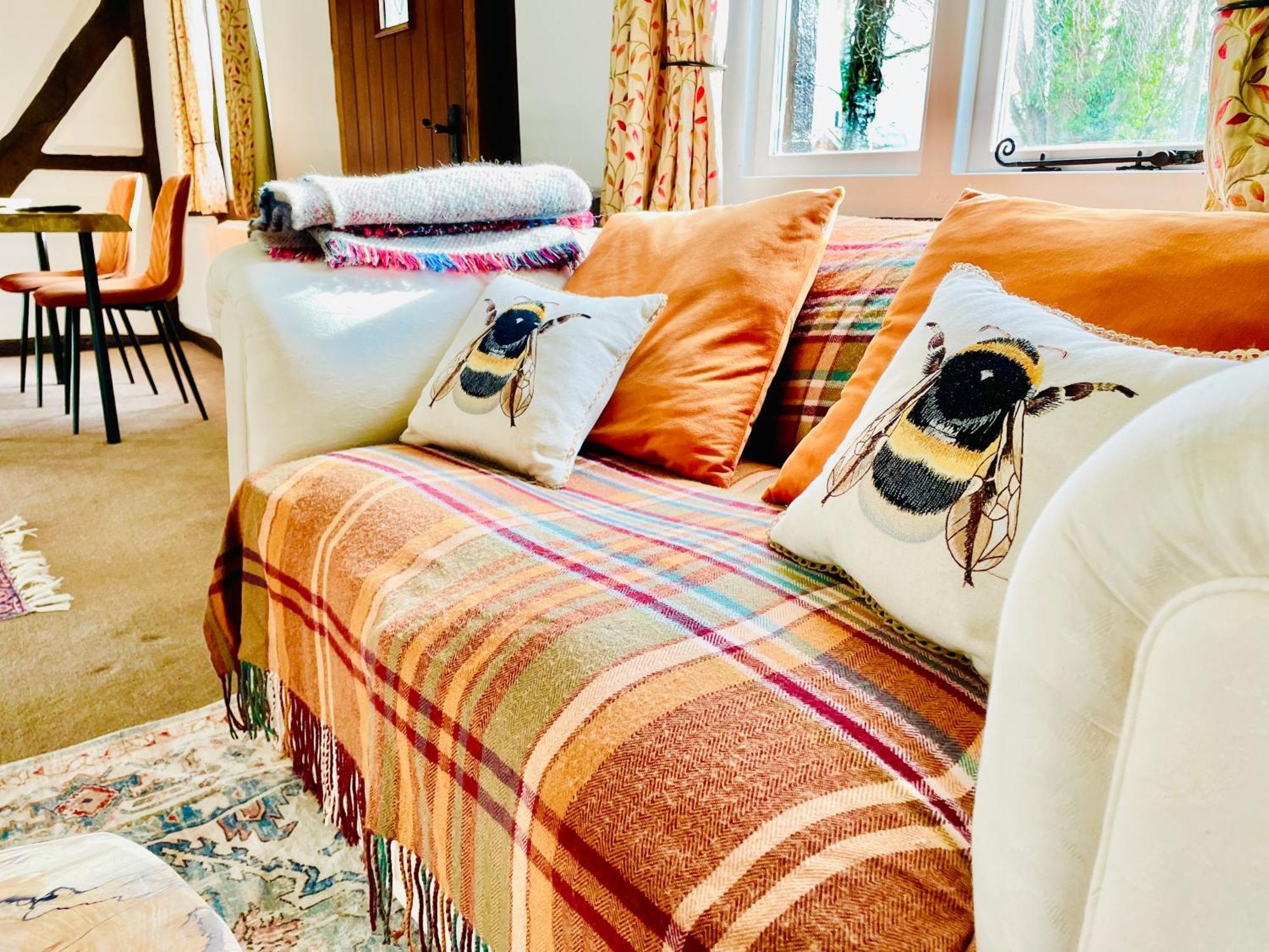 Pool Cottage Bed!-2 Bed Cottage With Dog Walking Trails And Local Pub On Your Doorstep! Popular Walking Trails Nearby-Malvern Hills And The Brockhampton Estate- Peaceful Village On The Border Of Hereford And วุร์สเตอร์ ภายนอก รูปภาพ