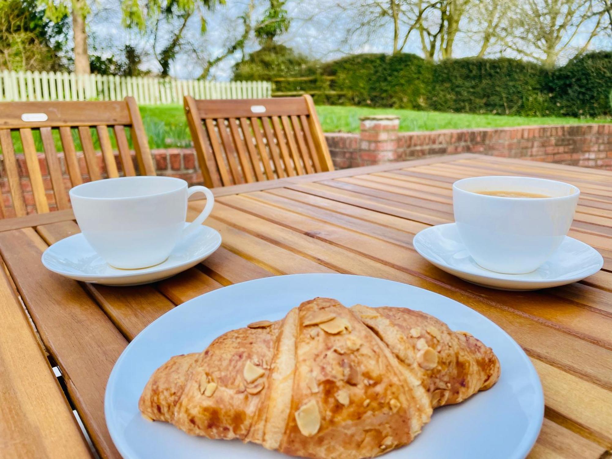 Pool Cottage Bed!-2 Bed Cottage With Dog Walking Trails And Local Pub On Your Doorstep! Popular Walking Trails Nearby-Malvern Hills And The Brockhampton Estate- Peaceful Village On The Border Of Hereford And วุร์สเตอร์ ภายนอก รูปภาพ