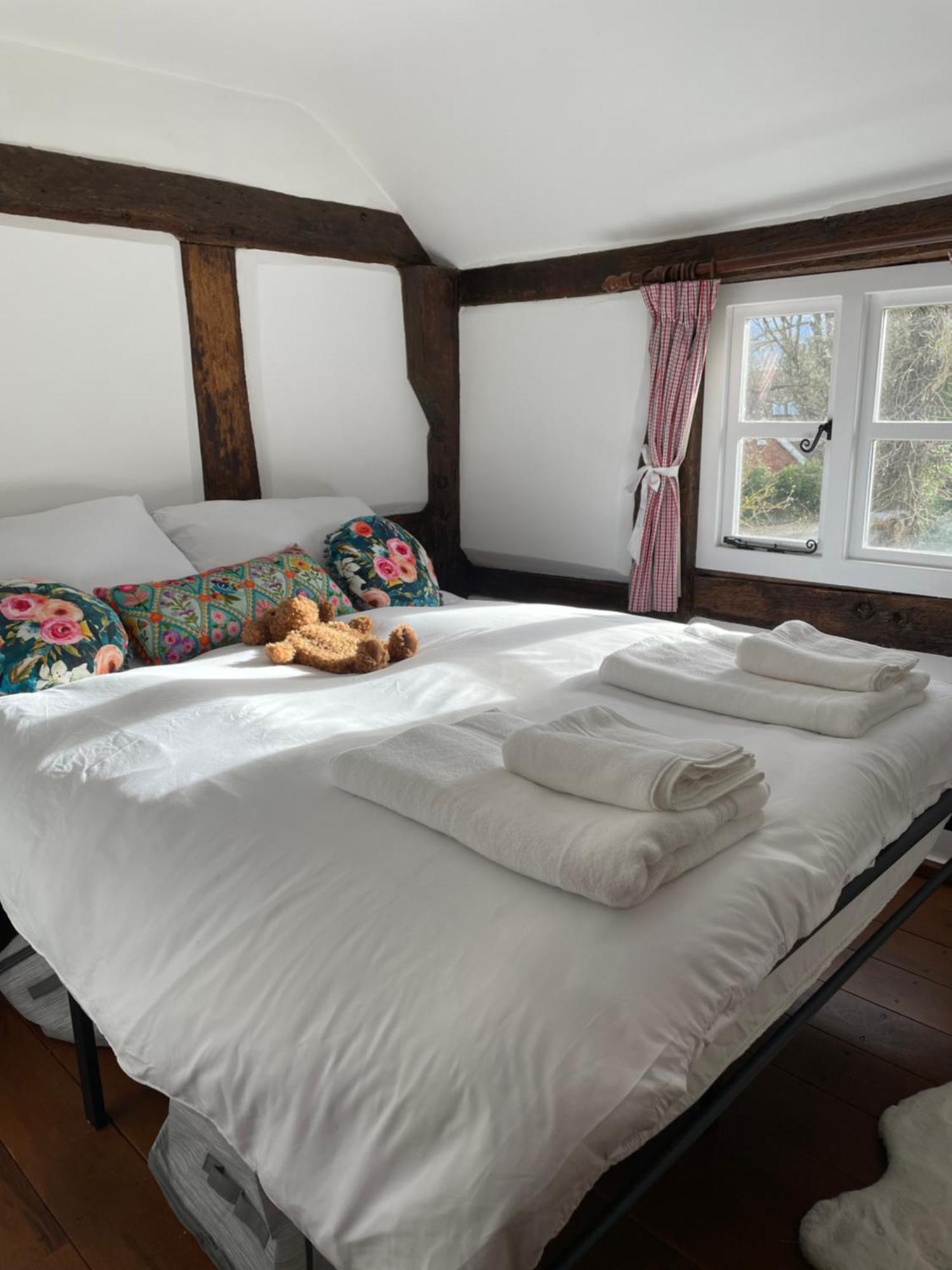 Pool Cottage Bed!-2 Bed Cottage With Dog Walking Trails And Local Pub On Your Doorstep! Popular Walking Trails Nearby-Malvern Hills And The Brockhampton Estate- Peaceful Village On The Border Of Hereford And วุร์สเตอร์ ภายนอก รูปภาพ
