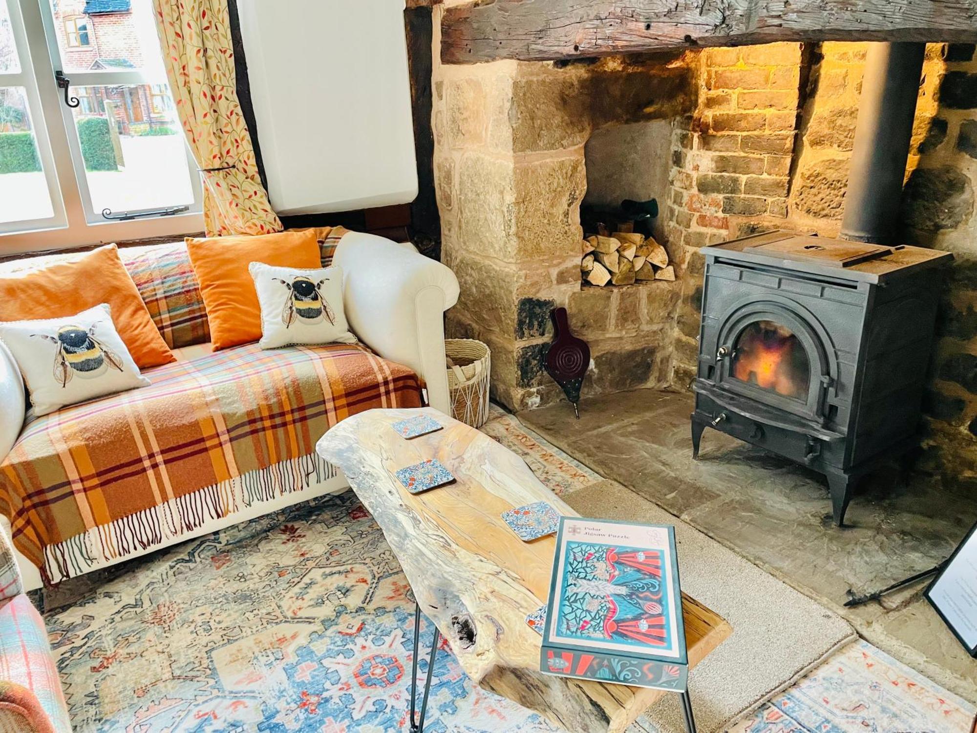 Pool Cottage Bed!-2 Bed Cottage With Dog Walking Trails And Local Pub On Your Doorstep! Popular Walking Trails Nearby-Malvern Hills And The Brockhampton Estate- Peaceful Village On The Border Of Hereford And วุร์สเตอร์ ภายนอก รูปภาพ