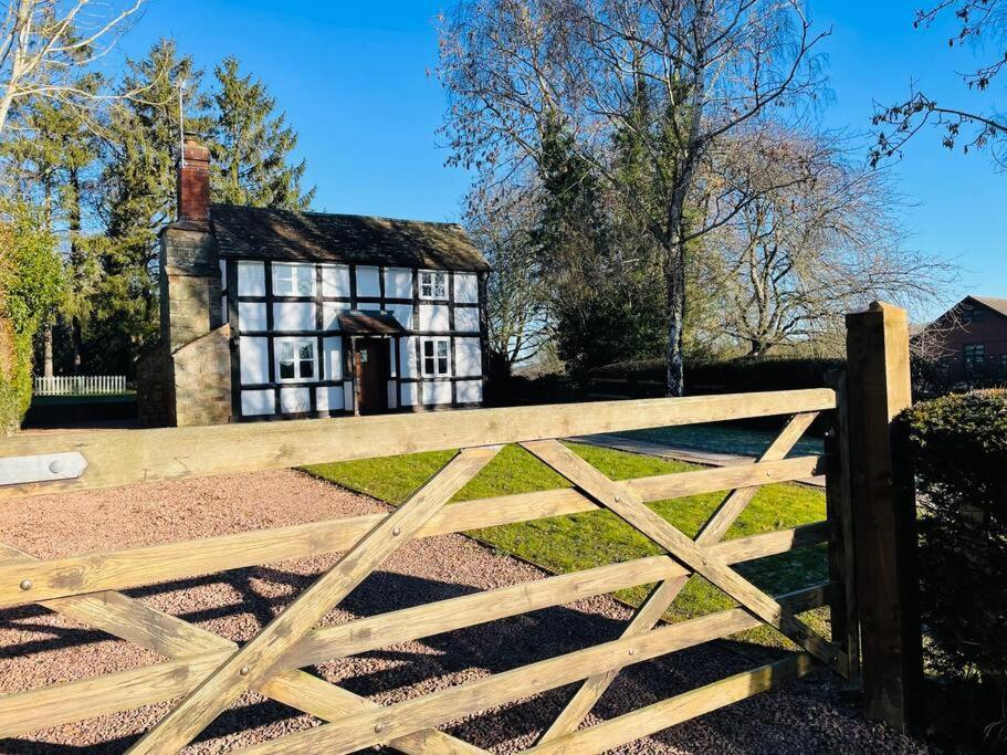 Pool Cottage Bed!-2 Bed Cottage With Dog Walking Trails And Local Pub On Your Doorstep! Popular Walking Trails Nearby-Malvern Hills And The Brockhampton Estate- Peaceful Village On The Border Of Hereford And วุร์สเตอร์ ภายนอก รูปภาพ
