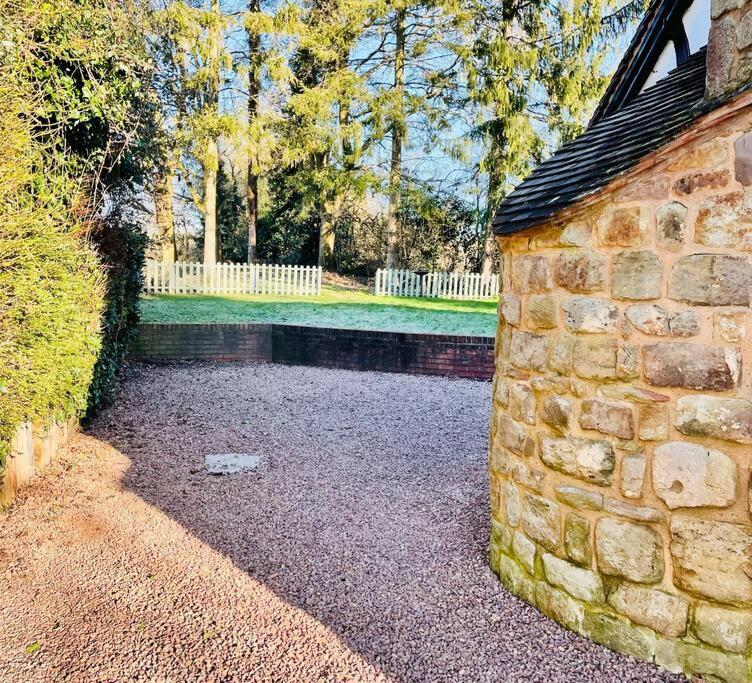 Pool Cottage Bed!-2 Bed Cottage With Dog Walking Trails And Local Pub On Your Doorstep! Popular Walking Trails Nearby-Malvern Hills And The Brockhampton Estate- Peaceful Village On The Border Of Hereford And วุร์สเตอร์ ภายนอก รูปภาพ