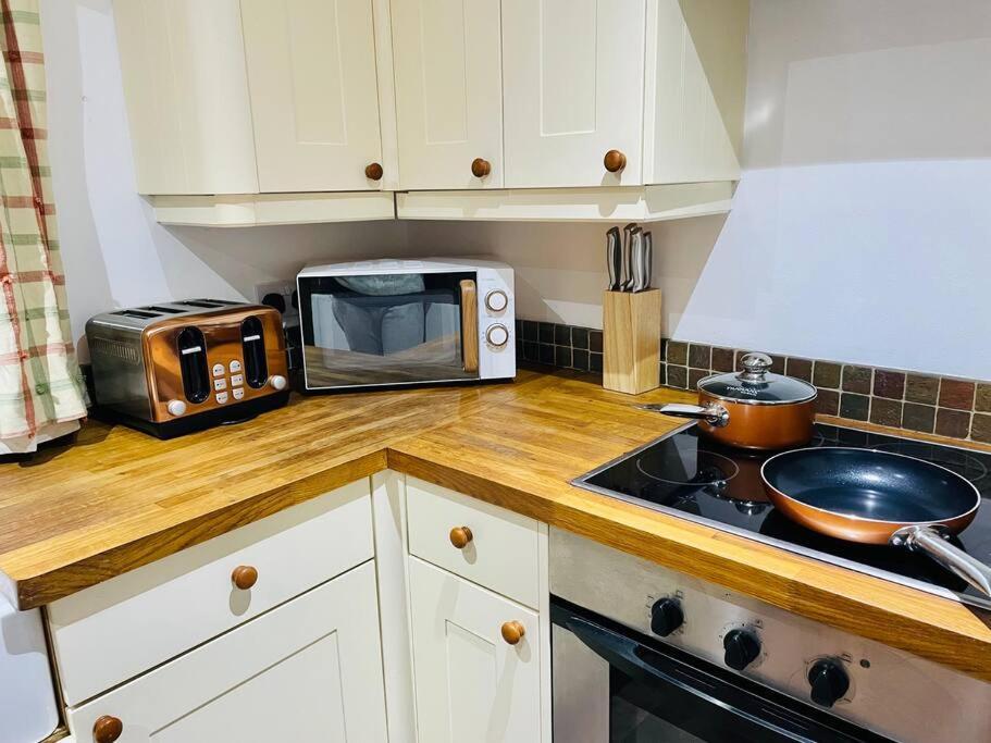 Pool Cottage Bed!-2 Bed Cottage With Dog Walking Trails And Local Pub On Your Doorstep! Popular Walking Trails Nearby-Malvern Hills And The Brockhampton Estate- Peaceful Village On The Border Of Hereford And วุร์สเตอร์ ภายนอก รูปภาพ