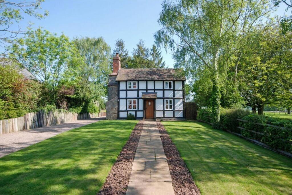 Pool Cottage Bed!-2 Bed Cottage With Dog Walking Trails And Local Pub On Your Doorstep! Popular Walking Trails Nearby-Malvern Hills And The Brockhampton Estate- Peaceful Village On The Border Of Hereford And วุร์สเตอร์ ภายนอก รูปภาพ