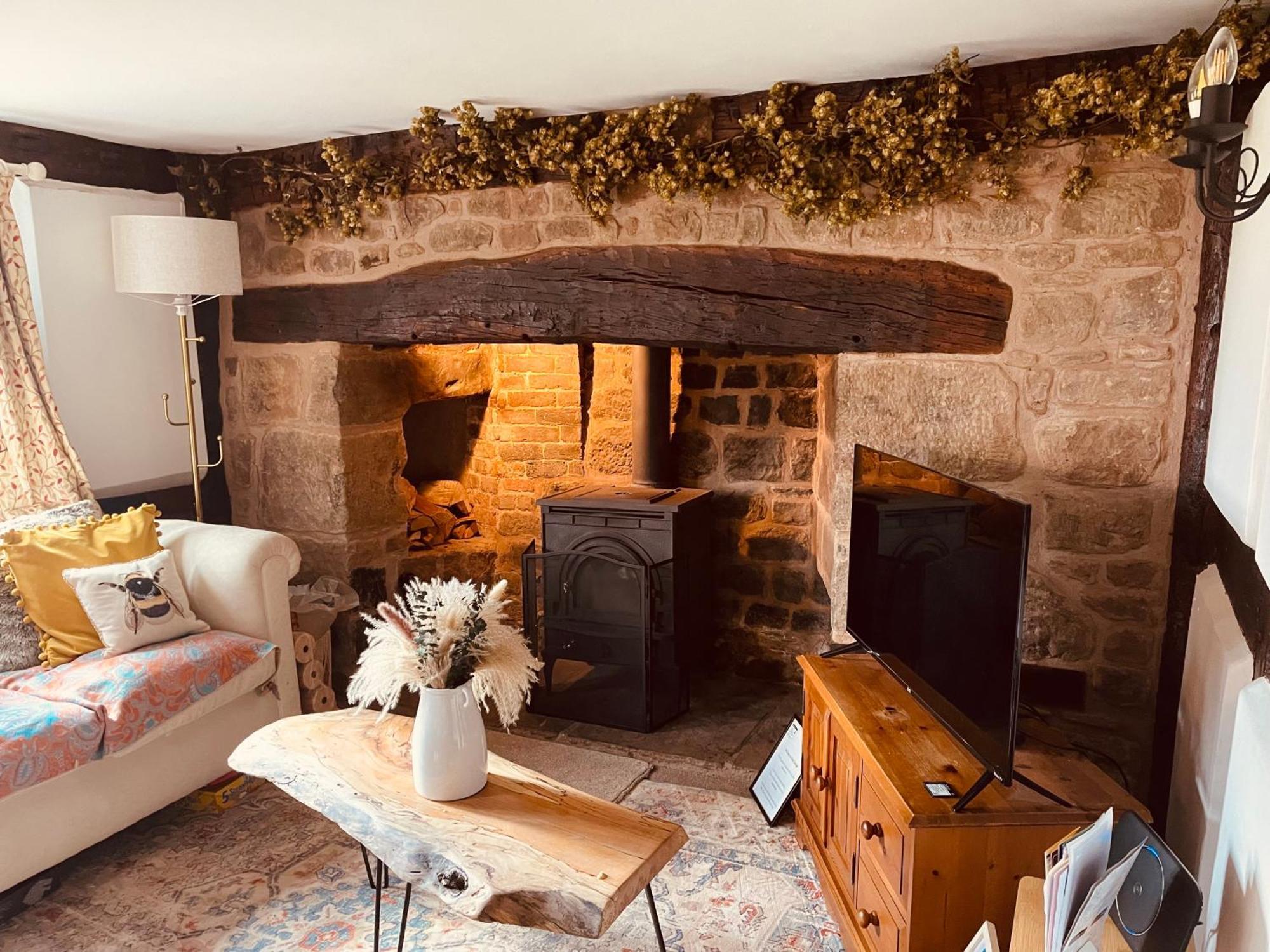 Pool Cottage Bed!-2 Bed Cottage With Dog Walking Trails And Local Pub On Your Doorstep! Popular Walking Trails Nearby-Malvern Hills And The Brockhampton Estate- Peaceful Village On The Border Of Hereford And วุร์สเตอร์ ภายนอก รูปภาพ