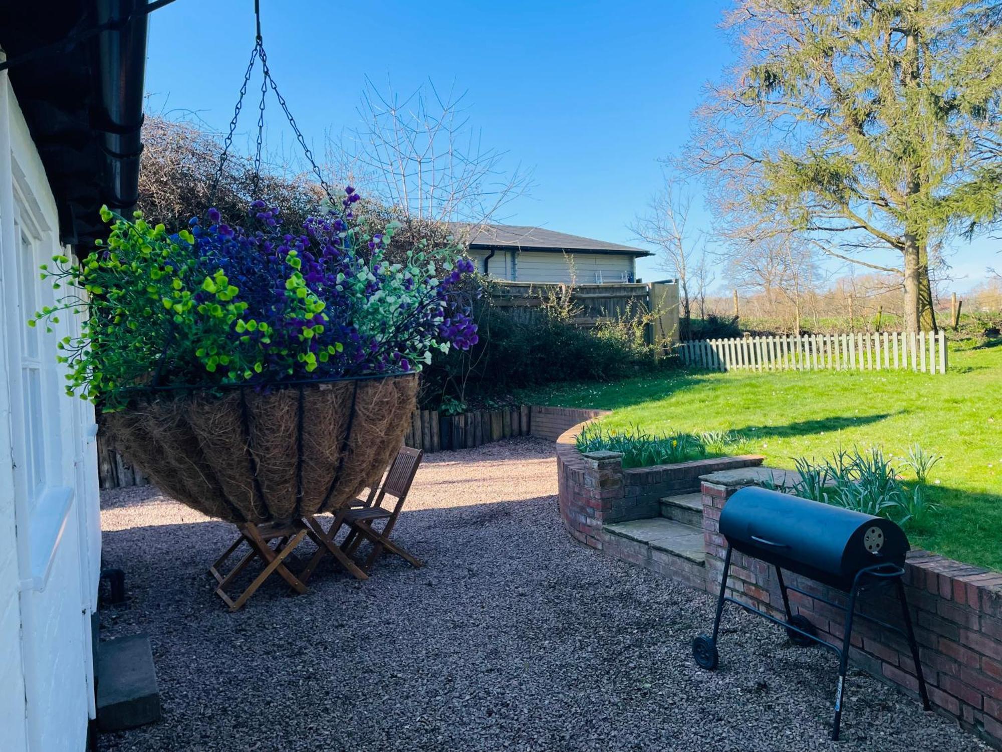 Pool Cottage Bed!-2 Bed Cottage With Dog Walking Trails And Local Pub On Your Doorstep! Popular Walking Trails Nearby-Malvern Hills And The Brockhampton Estate- Peaceful Village On The Border Of Hereford And วุร์สเตอร์ ภายนอก รูปภาพ